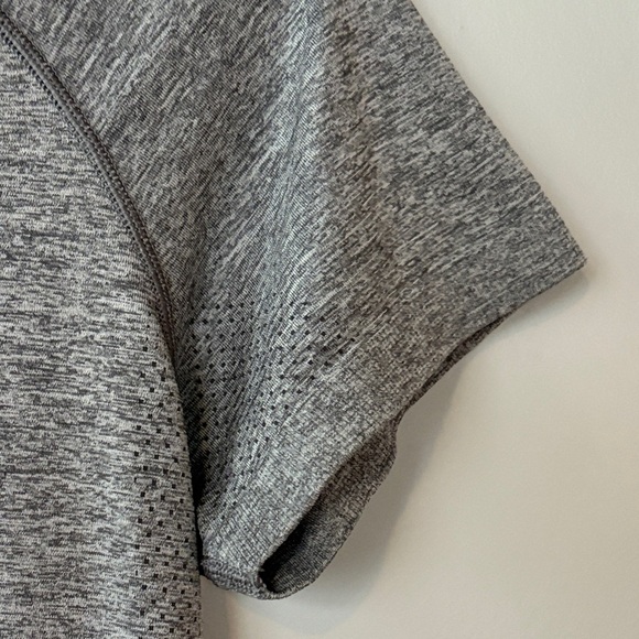 Lululemon 'Swiftly Tech' Short-Sleeve Shirt with round neckline GRAY in color - Picture 6 of 11